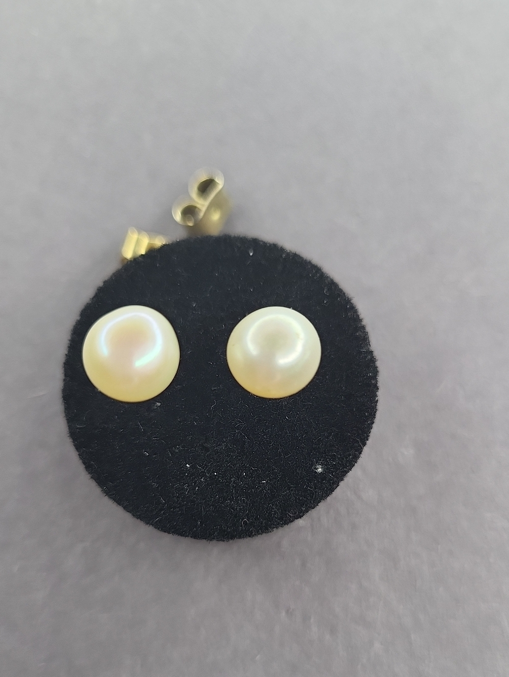 Classic Freshwater Pearl Stud Earrings - Cream Pearl
